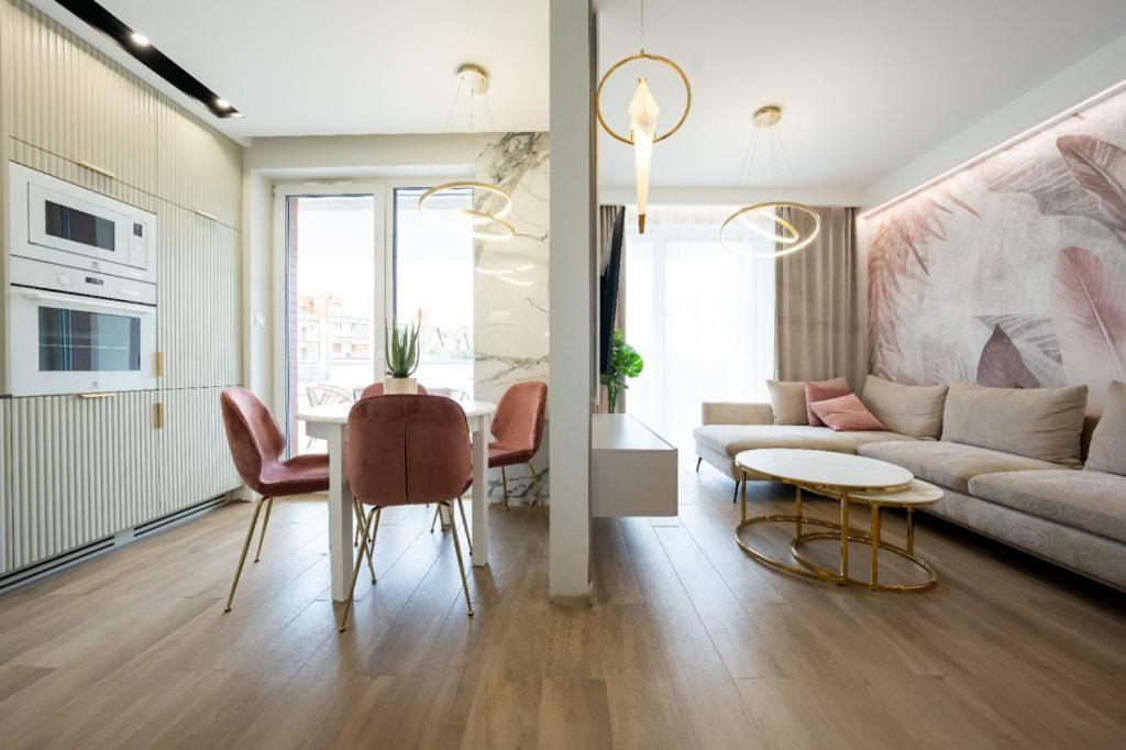 Rodzinne Apartamenty Bardzo Blisko Plazy Реваль Экстерьер фото